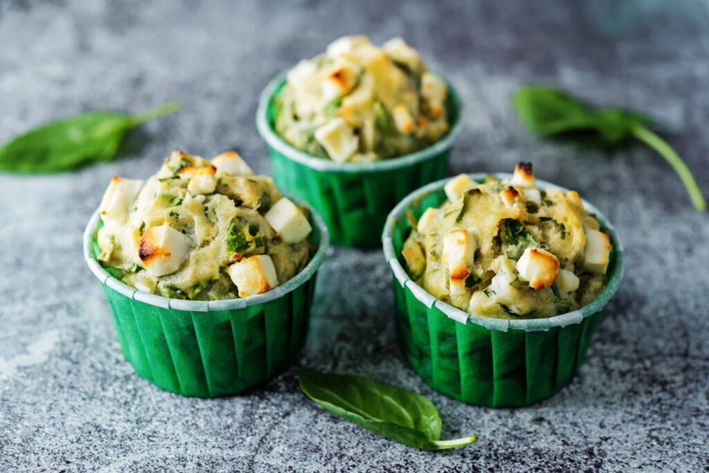 Magdalenas de huevo con espinacas y queso